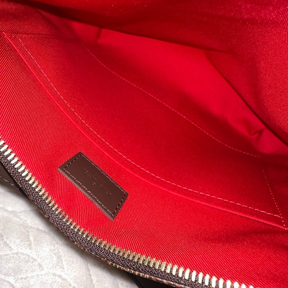 Authentic discontinued Louis Vuitton South Bank Besace - Picture 5 of 8